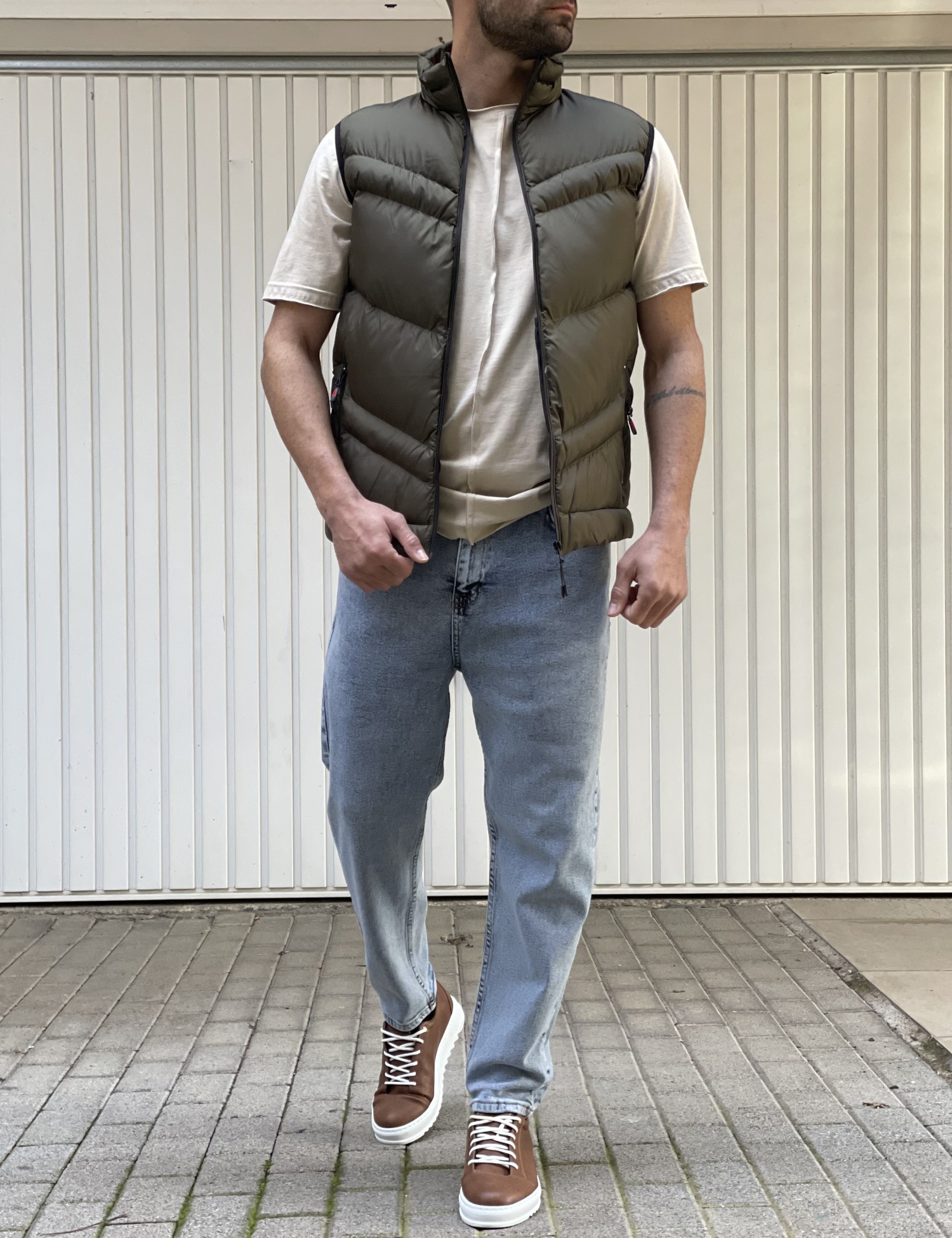 Ανδρικό χακί καπιτονέ αμάνικο μπουφάν 3245 φωτογραφία